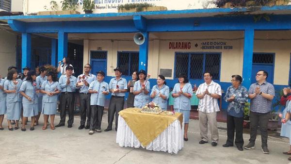 Peringati HGN, Perguruan Methodist Perdagangan Beri Penghargaan 9 Guru