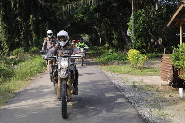 Warga Desa Pisang Pala Apresiasi Patroli Trail Kapoldasu dan Pangdam I/BB