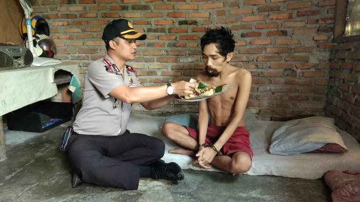 Berawal Dari Warung Sedekah, Polsek Sunggal Evakuasi Pemuda yang Dipasung