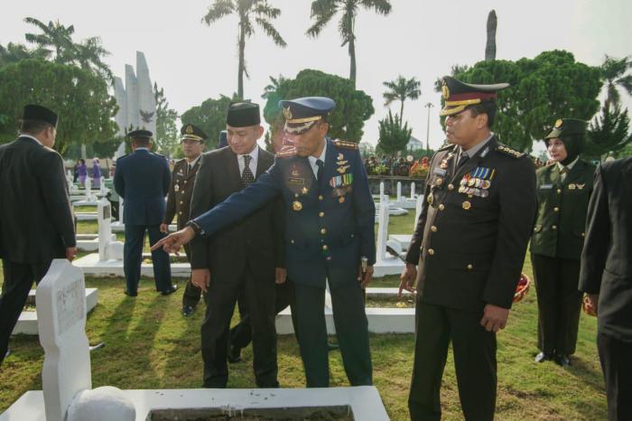 Sekda Ajak Masyarakat Kota Medan Kobarkan Semangat Para Pahlawan