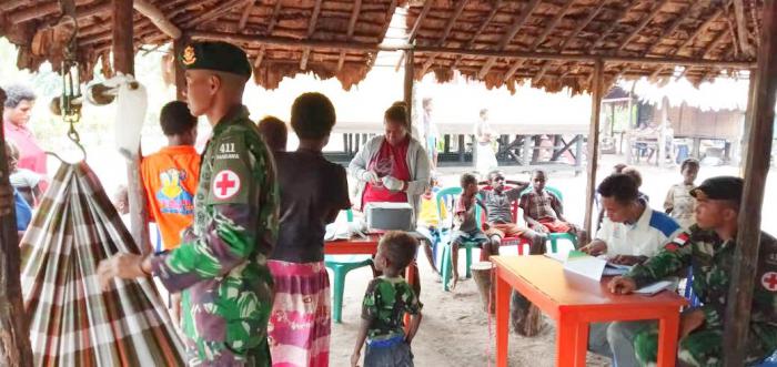 Satgas Pamtas Yonif 411 Kostrad Gelar Posyandu Bagi Warga Perbatasan RI-PNG