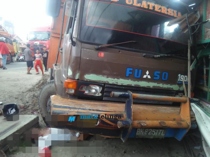 H.Mustar Tewas Seketika Setelah Dihantam Truck Bermuatan Sawit