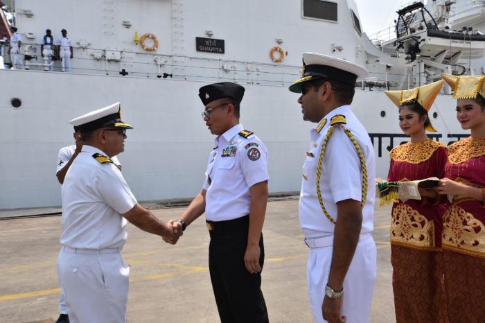 Bakamla RI Sambut Kedatangan Indian Coast Guard Shaurya 16
