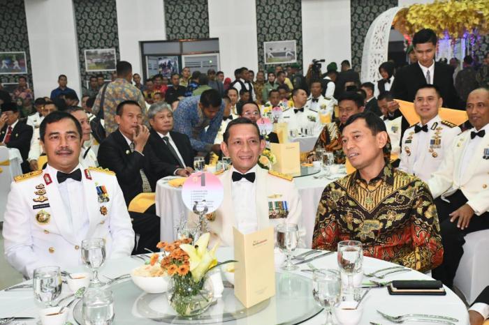 Pangdam I/BB Berikan Cendramata kepada Mitra dan Sahabat Kodam I/BB