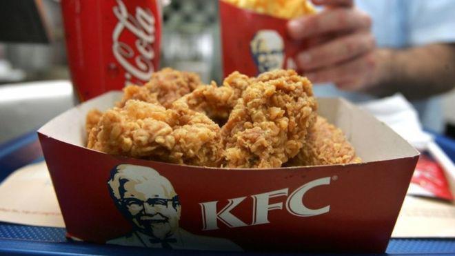 Pria ini, Melamar Kekasihnya Dalam Restoran KFC, Hingga Viral Videonya