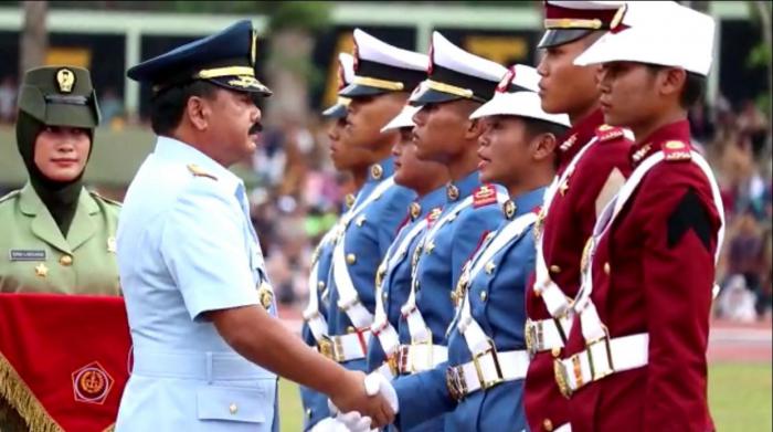 Riri Anak Sopir Truk Lulusan Terbaik Taruni AAL
