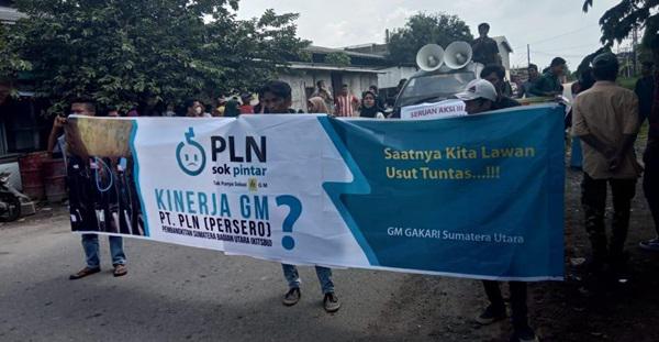 Tuntut Penghentian Proyek, Ratusan Massa Demo Kantor Pembangkit Sicanang