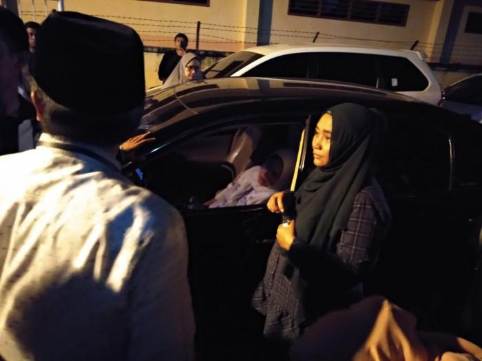 Tangis  Zuraida Istri Korban Pecah di RS Bhayangkara Medan