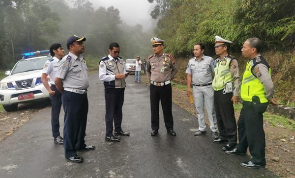 Kasat Lantas Tanah Karo Cek Kondisi Ruas Jalan Jelang Natal