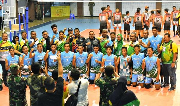Saksikan Tim Volly Sumut Hingga Dini Hari,  Edy Rahmayadi Harapkan Raih Emas di Final