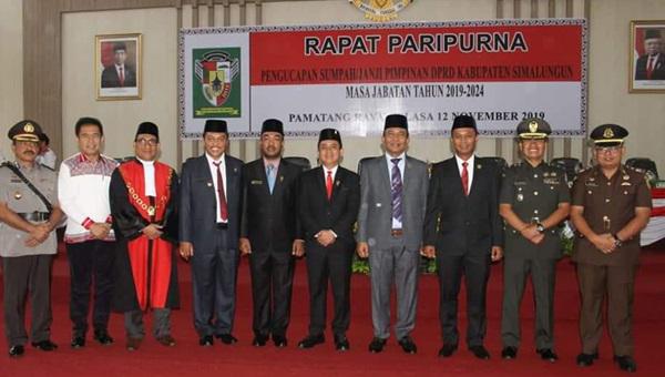 Pimpinan Defenitif DPRD Kabupaten Simalungun Dilantik