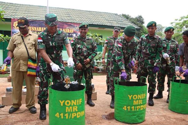 Satgas Pamtas RI-PNG Musnahkan 1.236 Botol Miras Ilegal