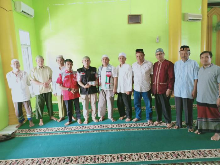 Jamaah Masjid Al Ikhwan Serahkan Donasi ke BSMI dan ACT