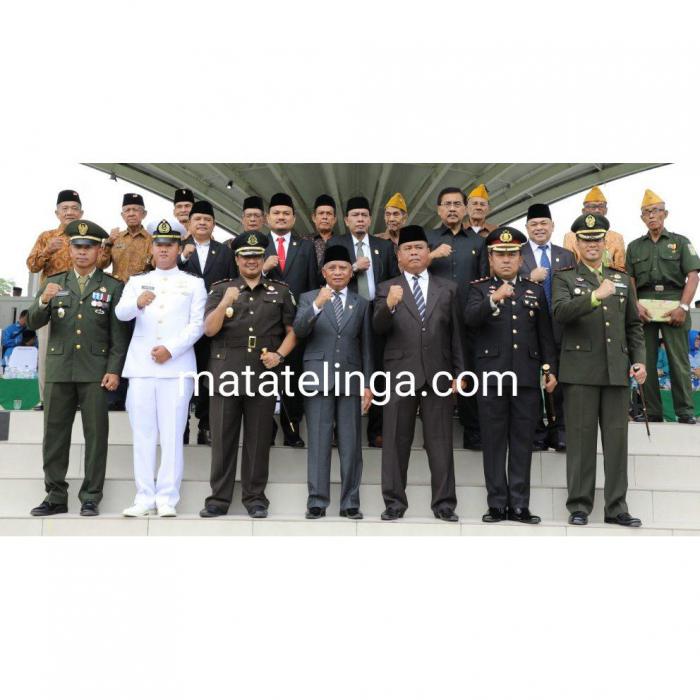 H.Surya Pimpin Upacara Peringatan Hari Pahlawan