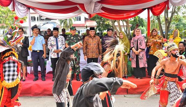 Buka Pagelaran Seni Budaya Asahan,  Edy Sebut Keberagaman adalah Kekuatan