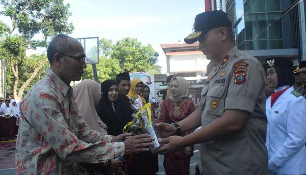 Wakapolda Sumut Irup Hari Guru di Yaspendhar