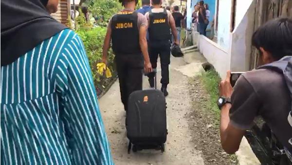 Geledah Rumah Pelaku Bom Bunuh Diri, Polisi Sita Sejumlah Barang 