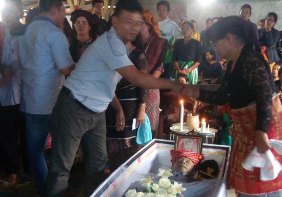 Camat Beri Hormat Terakhir saat Kades Ketangguhan Dikebumikan
