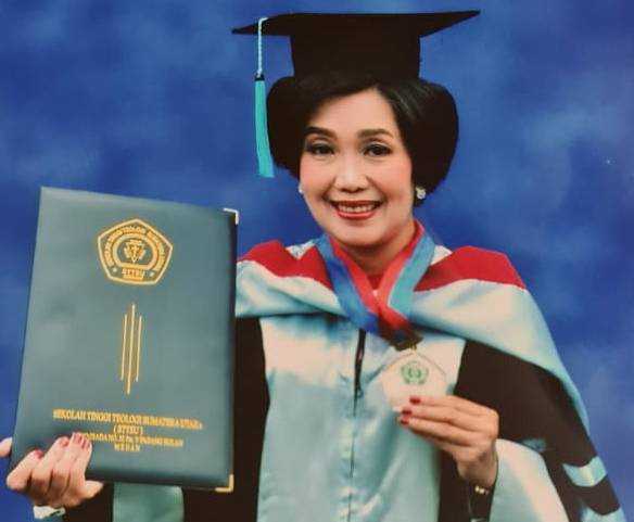 Ketua Bhayangkari Cabang Polres Sergai Wisuda S2