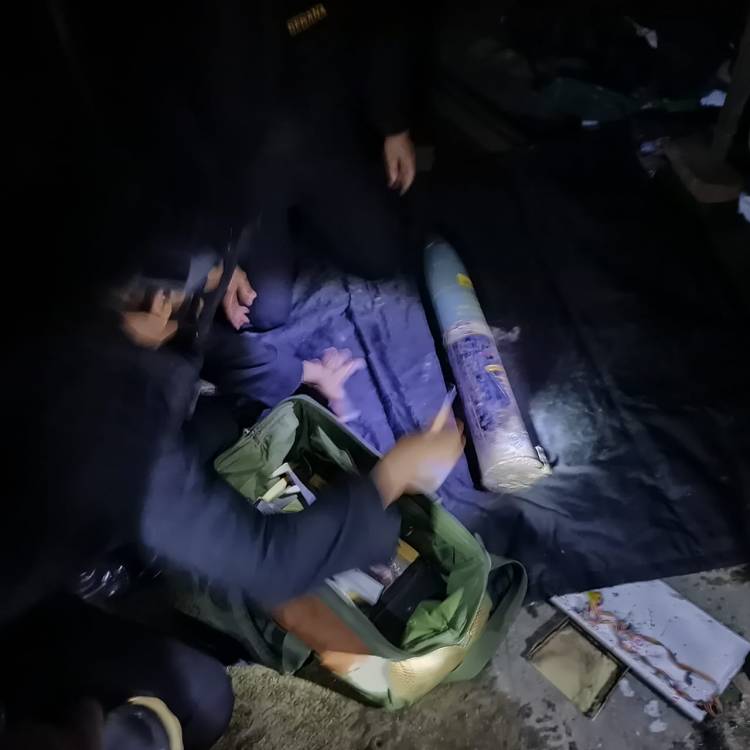 Team Jibom Gegana Brimob Polda Sumut Amankan Peluru Arteleri di Sidodame