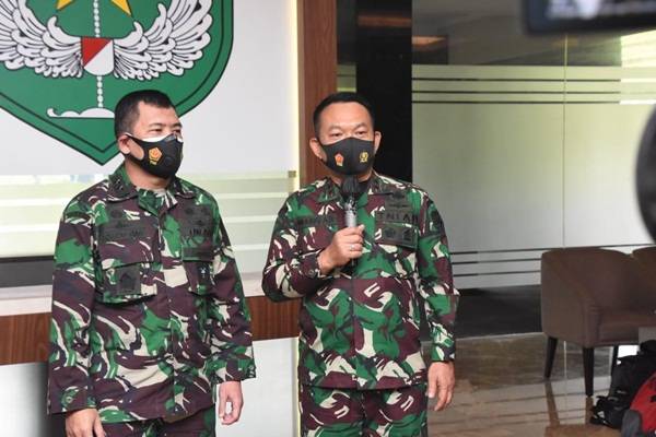 Penurunan Baliho HRS Yang Dilakukan  Pangdam Jaya Didukung Panglima TNI