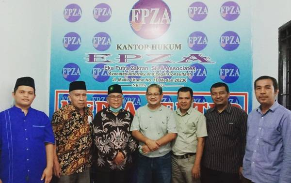 Komisioner KY Hadiri Syukuran Kantor HUkum EPZA