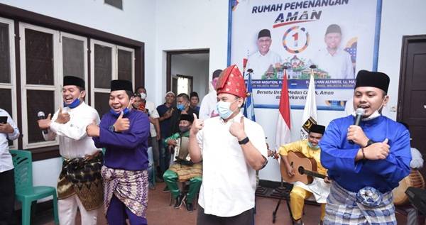 Disambut 'Lebah Begantong', Mardani Ali Sera : Ini Kreatif, Seperti Saat Mas Anis Menang di Jakarta