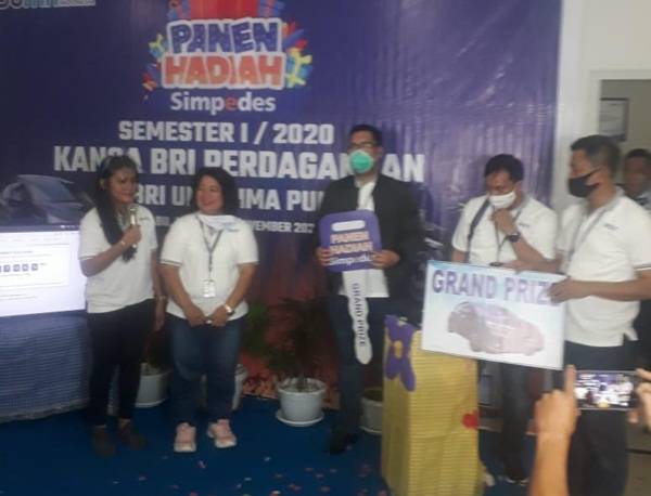 Guru di Perdagangan Raih Hadiah Grandprize Honda Brio BRI Simpedes