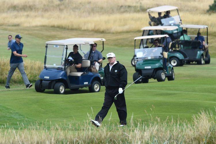 Usai Tinggalkan Gedung Putih, Trump Bermain Golf di Pinggiran Virginia