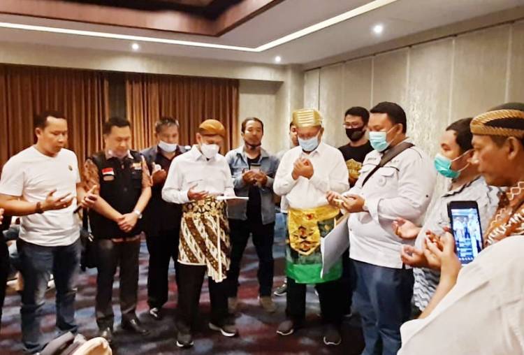Tonjolkan Nilai Budaya, Akhyar-Salman Gunakan Pakaian Adat Saat Debat Kedua