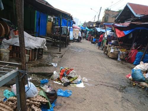 Warga dan Pedagang Keluhkan Pasar Kemiri Simpang Limun Dibiarkan Kumuh