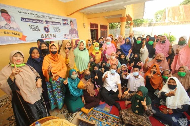 Dihadapan Relawan Bundo Kandung, Akhyar Minta Tolong Panwas Awasi Bagi-bagi Beras