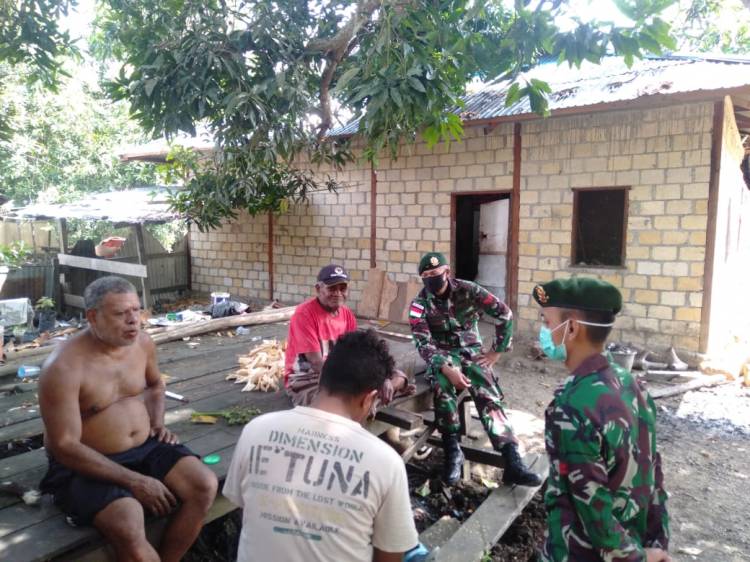 Satgas Yonif MR 413 Kostrad Keliling Kampung Kuatkan Ikatan Silaturahmi di Papua