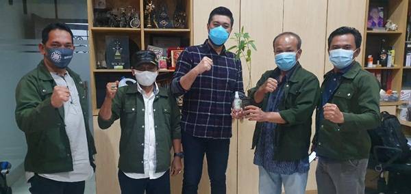 Ketua KNPI Sumut Apresiasi UKM JBM Lakukan Penanaman Pohon Eucalyptus di Kota Medan
