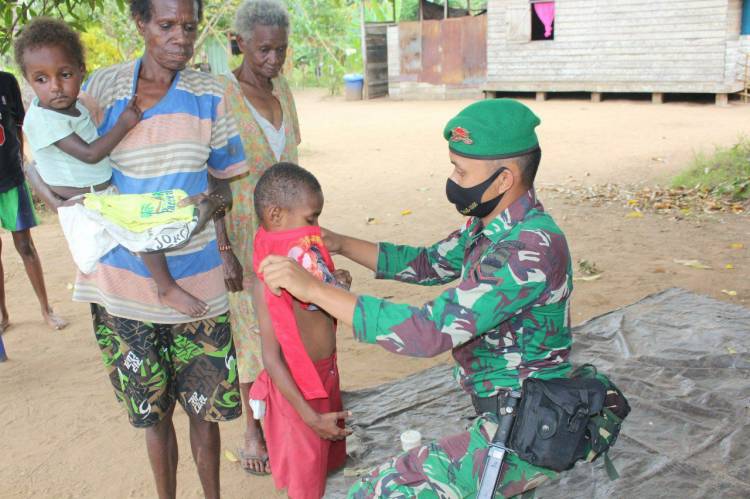 Satgas Yonif 125/Simbisa&nbsp;Lakukan&nbsp;Anjangsana&nbsp;dan Bagikan Pakaian Kepada Anak-Anak&nbsp;di Perbatasan