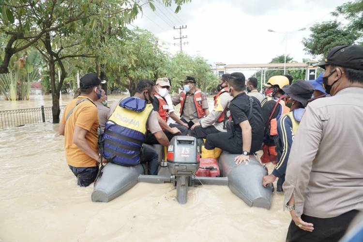 Gubsu Tinjau Banjir Tebing Tinggi