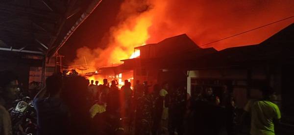 Kebakaran Dahsyat di Nias, 14 Rumah dan Ruko Ludes Dilalap Api Termasuk Rumah Sekdakab