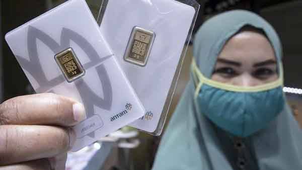 Harga Emas Antam Anjlok Rp16.000 Per Gram