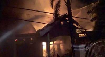 Dua Mobil  dan Rumah Hangus Habis di Lalap Sijago Merah