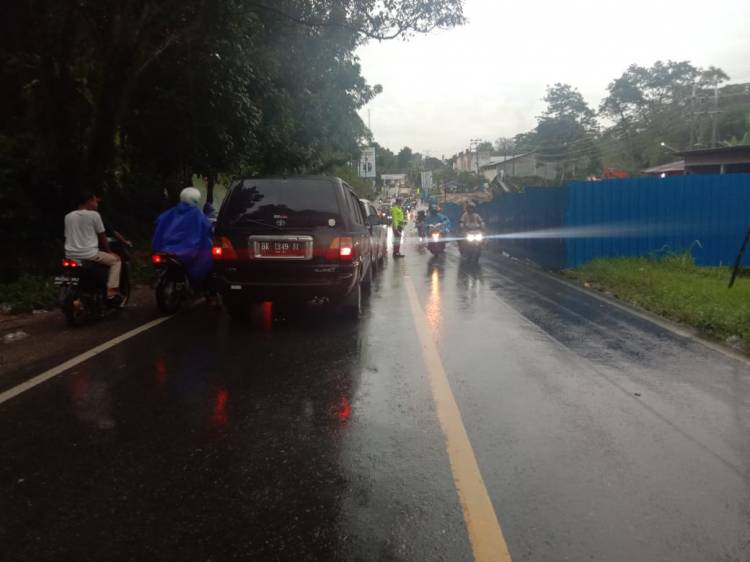 Jalan Penghubung Siantar- Medan Amblas,  Polisi Berlakukan Sistem Buka Tutup