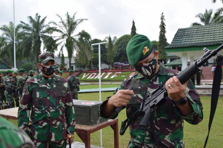Tim Asistensi dan Pengendalian Pussenif Kunjungi Mako Yonif 122Tombak Sakti
