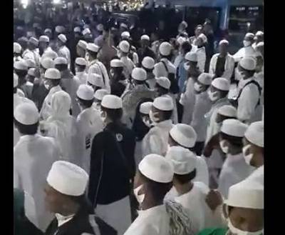 Ribuan Simpatisan Habib Rizieq, Memadati Soetta