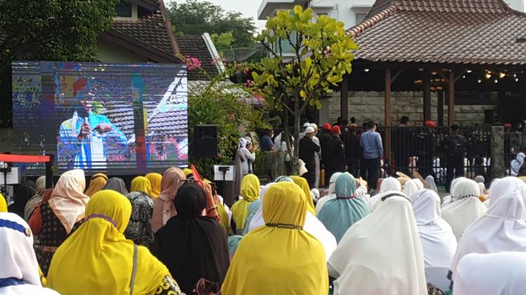 UAS di Pengajian Akbar Khadijah Sampaikan Pentingnya Menjaga Harkat Martabat Wanita