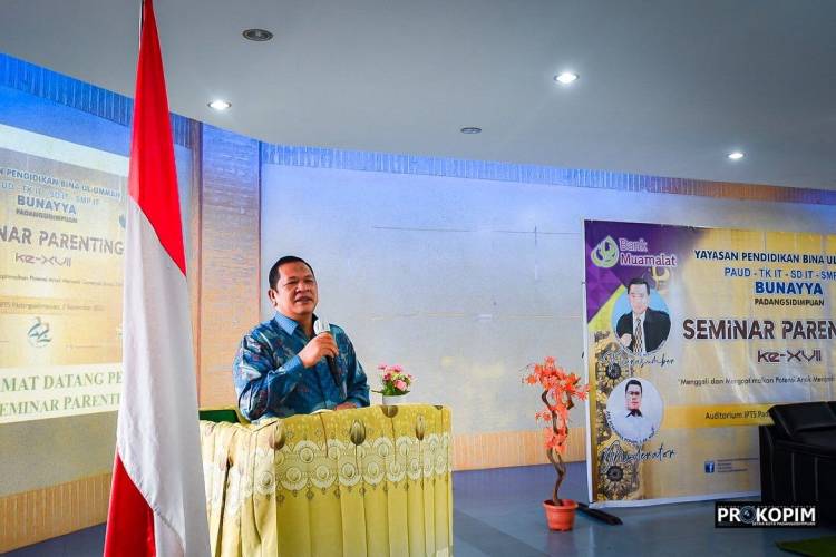 Walikota Menghadiri Seminar parenting ke-17