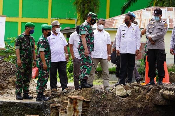 Danrem 022/PT Tinjau Longsor di Jalan Lintas Panombean Panei