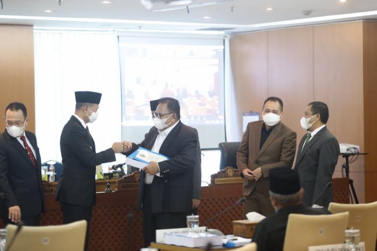 Musa Rajekshah Sampaikan Nota Keuangan dan Ranperda Sumut Pada Rapat Paripurna DPRD Sumut