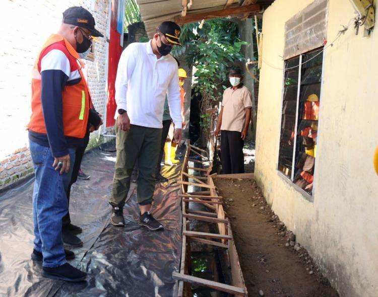 Pastikan Program Berjalan Dengan Baik, Bobby Nasution Tinjau Pembetonan Gang Lomba