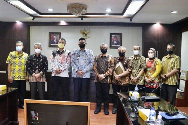 Jalin Kolaborasi dan Pelajari Penerapan Smart City di Medan Bobby Nasution Terima Kunker Bupati Sijunjung