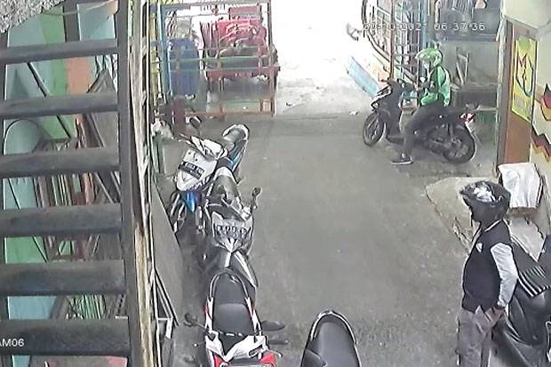 Babak Belur, Curanmor Kenak Bogem Mentah Para Warga
