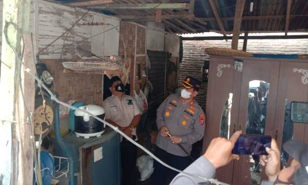 Nilam Tak Kuasa Tahan Tangis Lihat Rumahnya Mulai Direnovasi